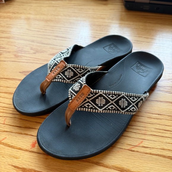 Reef Sandals - Picture 2 of 3